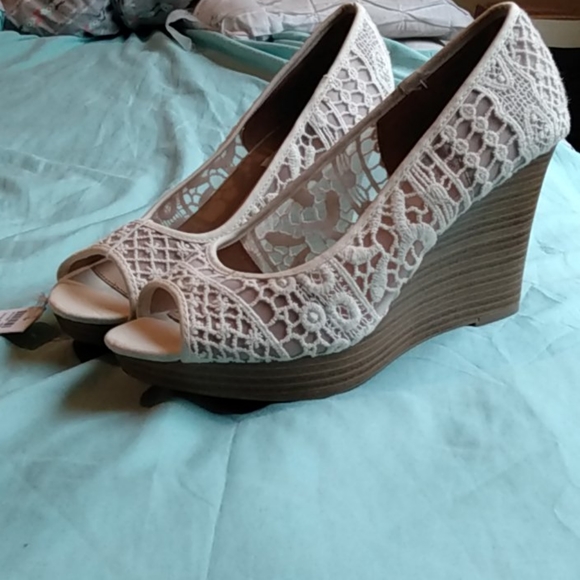 Shoes - Picture 3 of 3